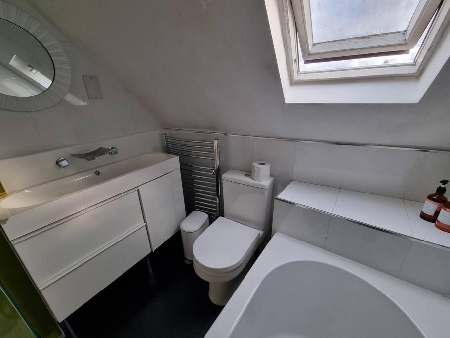 Beautiful Apartment In The Heart Of Rochester Rochester  Exterior foto